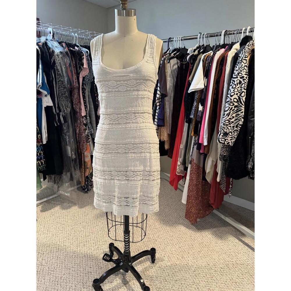 White Lace Sleeveless Bodycon Dress - Medium
